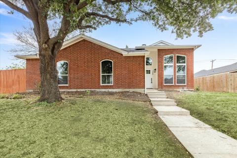 1009 Silent Dr, Arlington, TX 76017