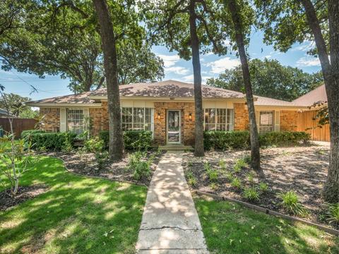1927 Larchmont Dr, Arlington, TX 76006