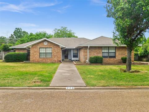 223 Colonial Cir, Athens, TX 75751