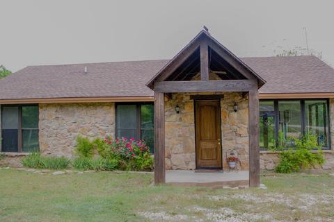808 N College St, Bryson, TX 76427