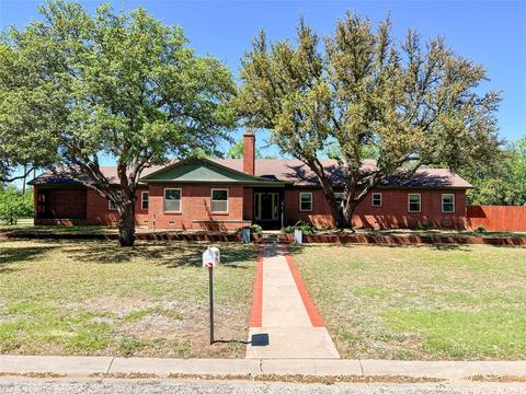 1116 W Bloodworth St, Olney, TX 76374