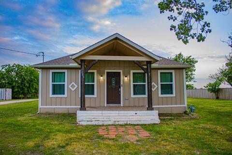 1206 S Patterson St, Campbell, TX 75422
