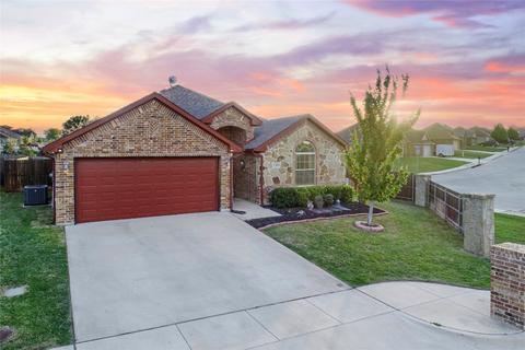 1300 Town Creek Cir, Weatherford, TX 76086