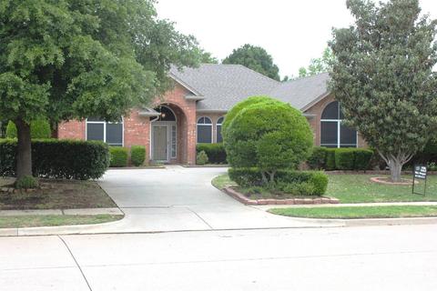6101 Club House Dr, North Richland Hills, TX 76148