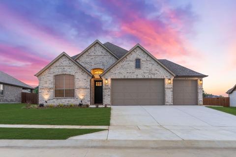 131 Lakeview Cir, Pilot Point, TX 76258