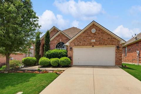 8637 Shadow Trace Dr, Fort Worth, TX 76244