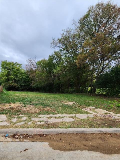 1131 Betterton Cir, Dallas, TX 75203