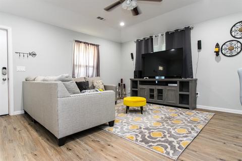 217 E Walker St, Denison, TX 75021 photo 4