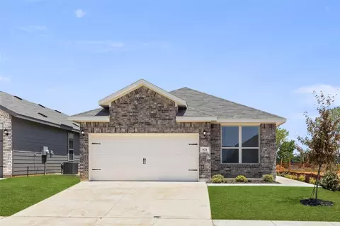 921 King St, Aubrey, TX 76227