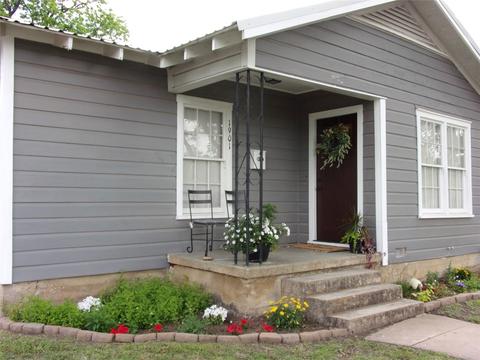 1901 W Commerce St, San Saba, TX 76877