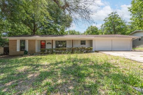 511 Colonial Dr, Athens, TX 75751