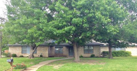 2010 S Village Dr, Bonham, TX 75418