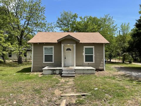 1108 S 6th Ave, Denison, TX 75021