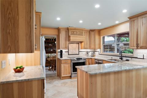 1215 Berkley Dr, Grapevine, TX 76051