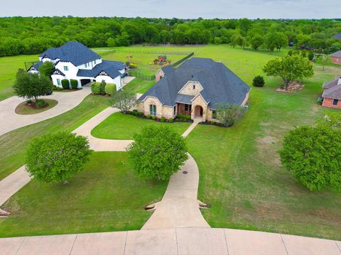 192 Brookstone Ct, Waxahachie, TX 75165