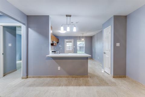 706 N Gaines St, Ennis, TX 75119