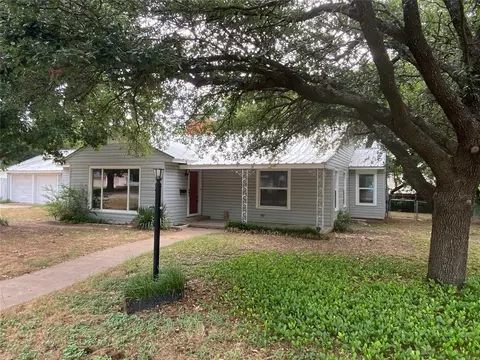 1602 Crestwood Dr, Mineral Wells, TX 76067