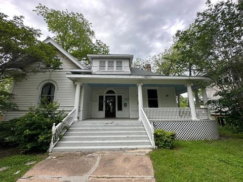 1216 W 3rd Ave, Corsicana, TX 75110