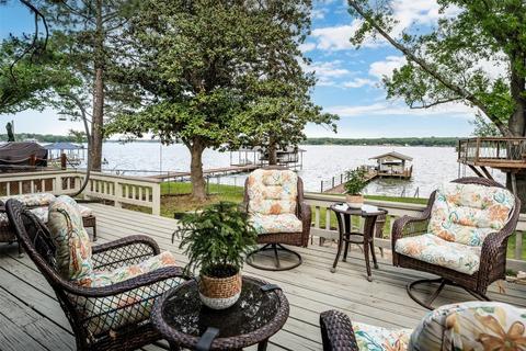 122 Pin Oak Dr, Mabank, TX 75156