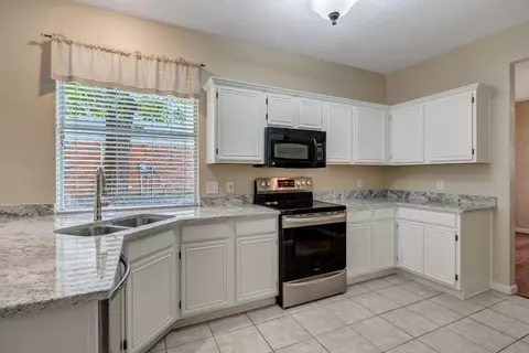7220 Cross Keys Dr, North Richland Hills, TX 76182