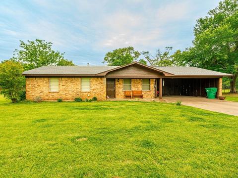 710 Pecan St, Omaha, TX 75571