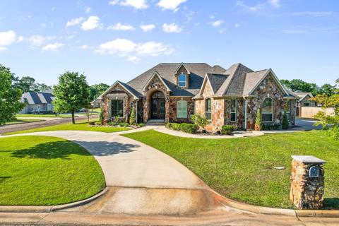 205 Devonshire Dr, Mount Pleasant, TX 75455