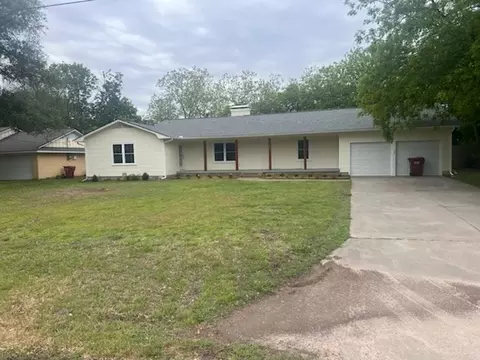 2009 Agnew St, Bonham, TX 75418