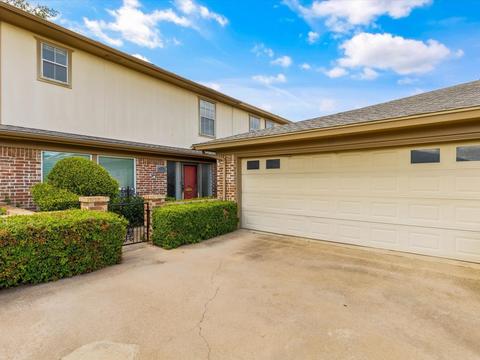 77 One Main Pl, Benbrook, TX 76126