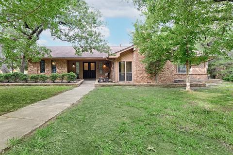 2408 Bluffview Ct, Arlington, TX 76011