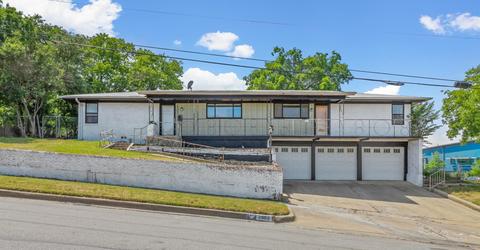 2902 Sanguinet St, Fort Worth, TX 76107