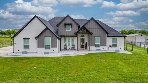 220 Harvard Ln, Springtown, TX 76082