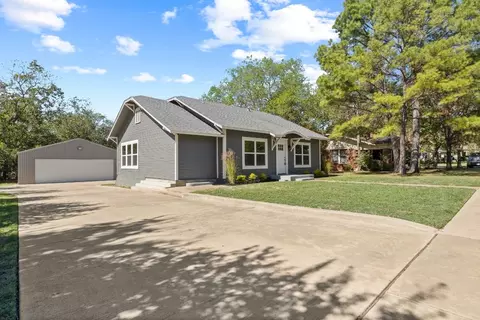 202 Sunset Dr, Cleburne, TX 76033