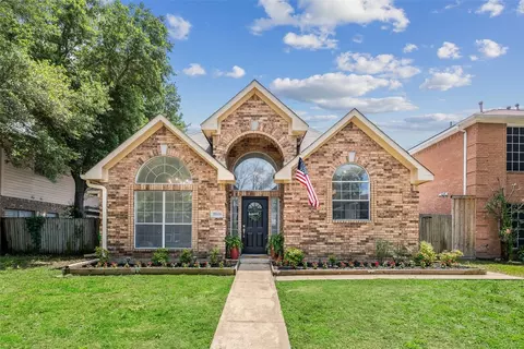 2910 Lois Ln, Rowlett, TX 75088