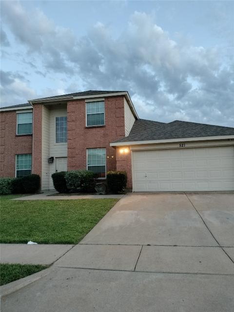 521 Richmond Park Ln, Fort Worth, TX 76140
