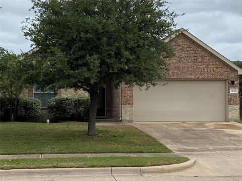 1232 Shelley Dr, Burleson, TX 76028