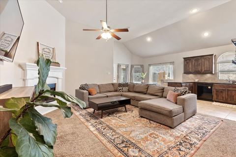 1225 Scott Dr, Weatherford, TX 76087
