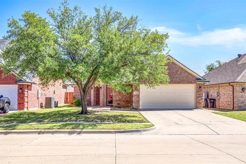 9024 Winding River Dr, Fort Worth, TX 76118
