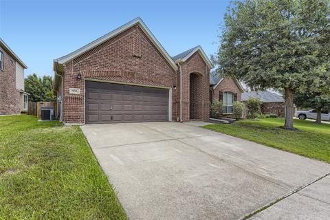 933 Yucca Ct, Burleson, TX 76028