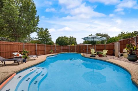 102 W Apollo Rd, Garland, TX 75040