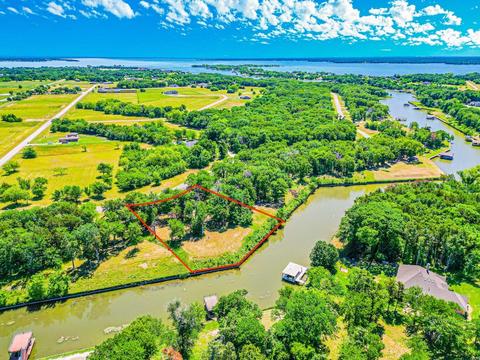 446 Waters Edge Drive, Corsicana, TX 75109