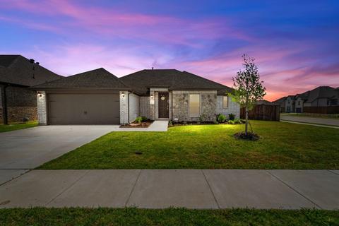 1102 Misty Ridge Dr, Justin, TX 76247