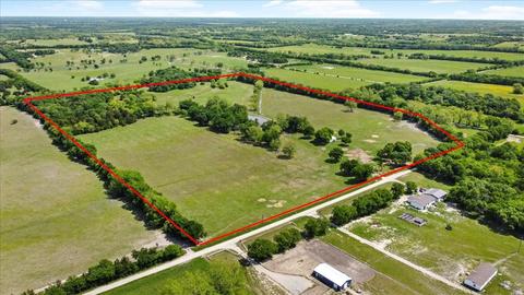 929 County Rd 4715, Leonard, TX 75452