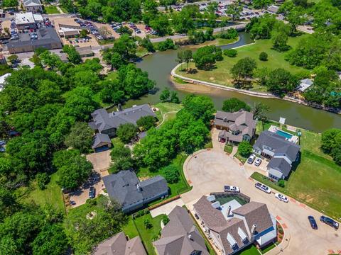 301 Mary Lou Ct, Granbury, TX 76048