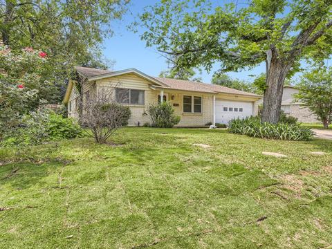 467 Arwine Dr, Hurst, TX 76053