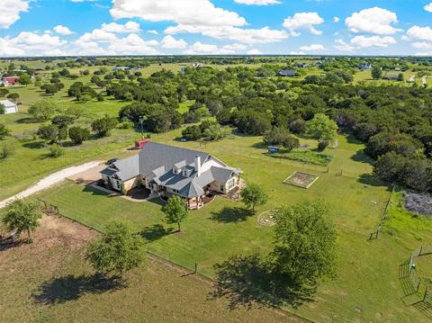816 Old Ranch Rd, China Spring, TX 76633