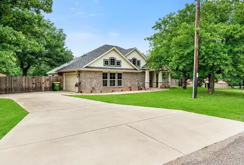 612 Donna Ct, Burleson, TX 76028