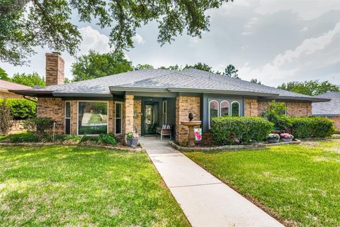 320 Warbler Dr, Bedford, TX 76021