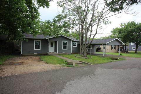 104 E Park, Italy, TX 76651