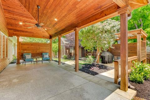 2806 Brandi Ln, Corinth, TX 76210