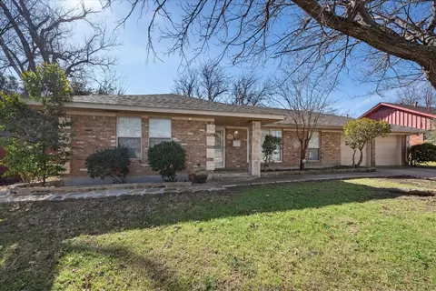 4913 Whistler Dr, Fort Worth, TX 76133